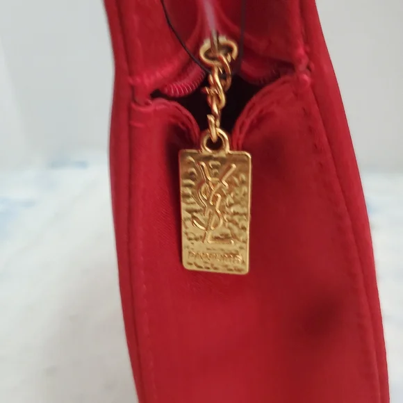 Yves Saint Laurent Parfums Cosmet case. - Picture 6 of 12